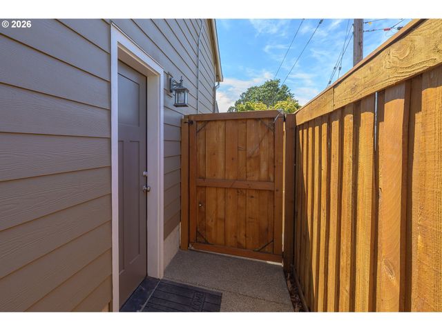 662 E TAFT St, Carlton, OR 97111