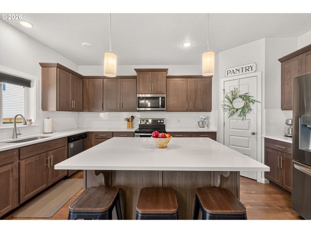 662 E TAFT St, Carlton, OR 97111