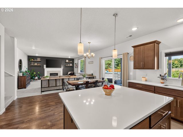 662 E TAFT St, Carlton, OR 97111