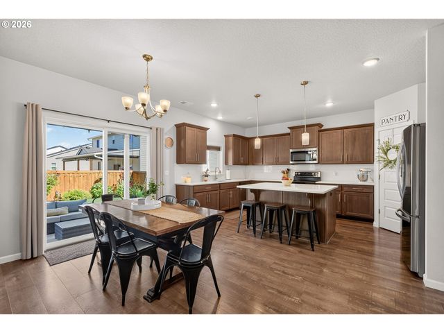 662 E TAFT St, Carlton, OR 97111