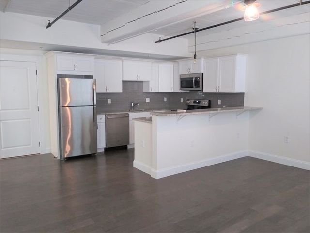 45 Summer 102, Leominster, MA 01453