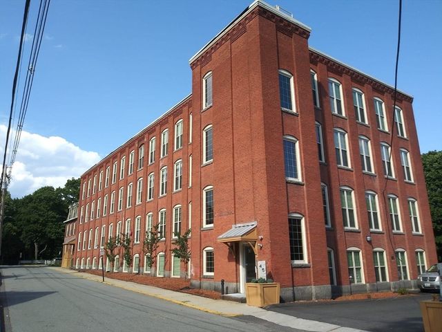 45 Summer 102, Leominster, MA 01453