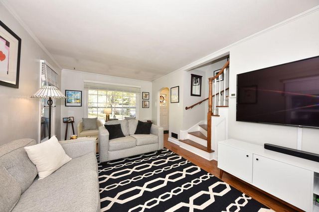 8025 W Lorraine PLACE, Milwaukee, WI 53222