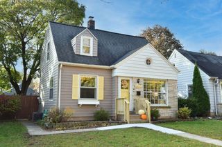 8025 W Lorraine PLACE, Milwaukee, WI 53222