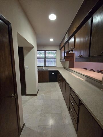 3231 Hemingway Drive, Montgomery, TX 77356