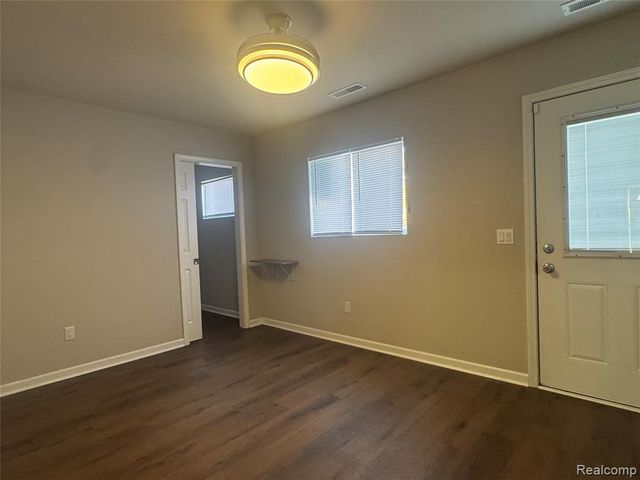 15223 Maplewood Avenue, Eastpointe, MI 48021