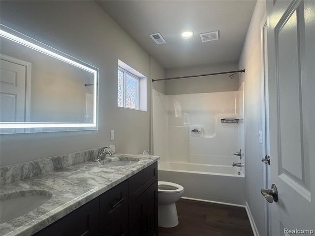 15223 Maplewood Avenue, Eastpointe, MI 48021