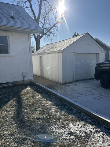 2364 Saylor Road, Des Moines, IA 50313