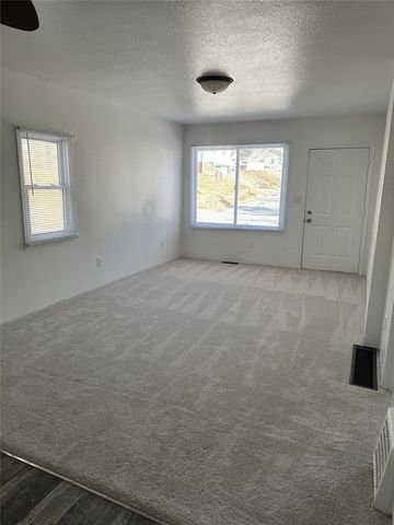 2364 Saylor Road, Des Moines, IA 50313