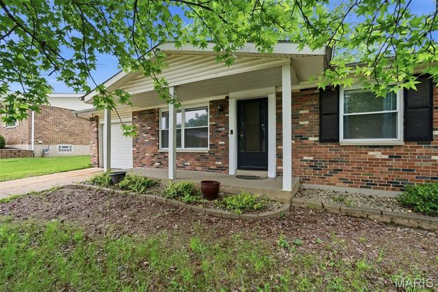 2701 Woodbury Drive, Mehlville, MO 63125