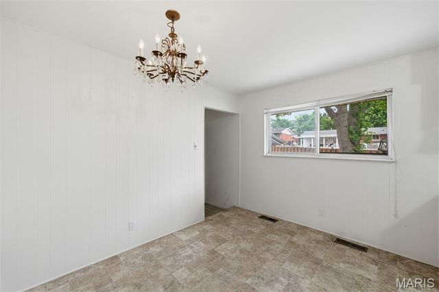 2701 Woodbury Drive, Mehlville, MO 63125