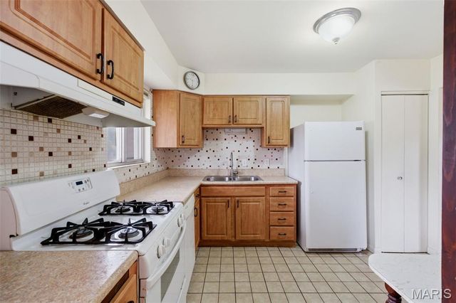2701 Woodbury Drive, Mehlville, MO 63125
