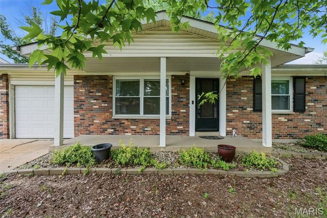 2701 Woodbury Drive, Mehlville, MO 63125