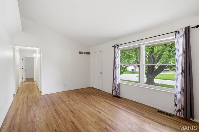 2701 Woodbury Drive, Mehlville, MO 63125