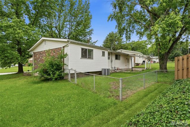 2701 Woodbury Drive, Mehlville, MO 63125