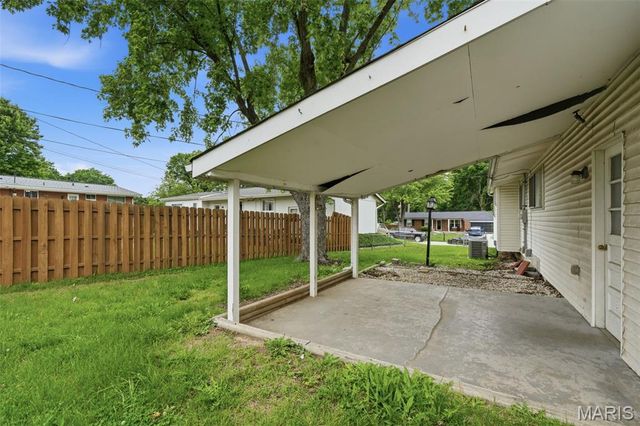2701 Woodbury Drive, Mehlville, MO 63125