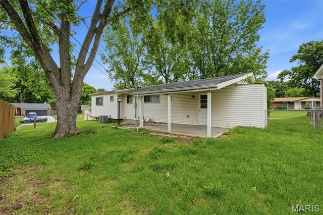 2701 Woodbury Drive, Mehlville, MO 63125