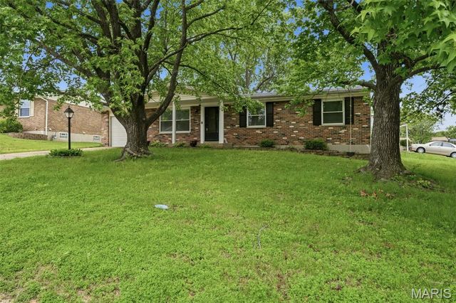 2701 Woodbury Drive, Mehlville, MO 63125
