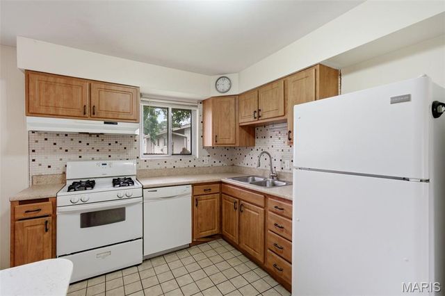 2701 Woodbury Drive, Mehlville, MO 63125