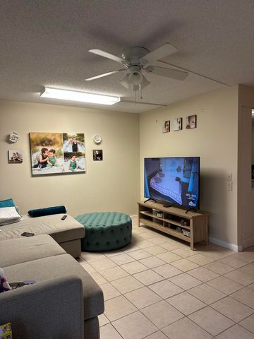 1090 Cornwall E, Boca Raton, FL 33434