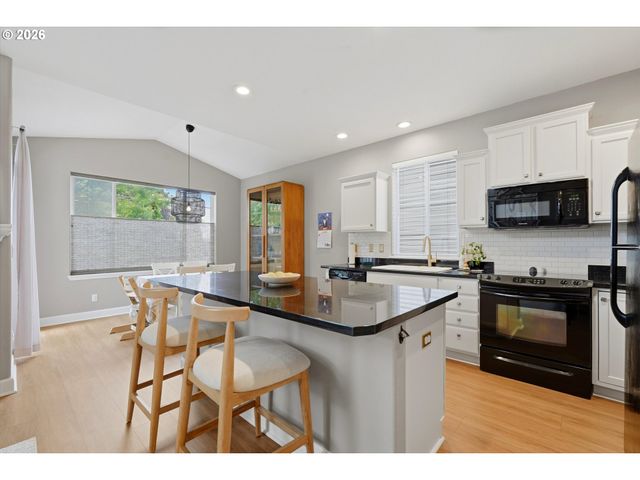 13620 Sw BLUE SPRUCE Ct, Portland, OR 97224