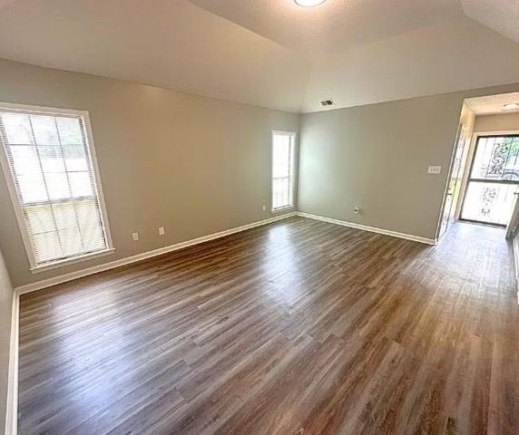 2293 HOMETOWN DR, Memphis, TN 38133