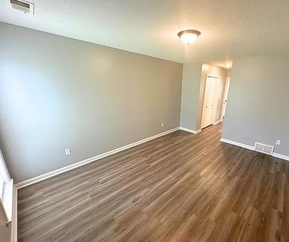 2293 HOMETOWN DR, Memphis, TN 38133