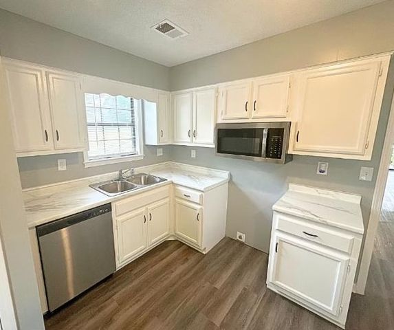 2293 HOMETOWN DR, Memphis, TN 38133