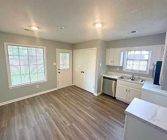 2293 HOMETOWN DR, Memphis, TN 38133