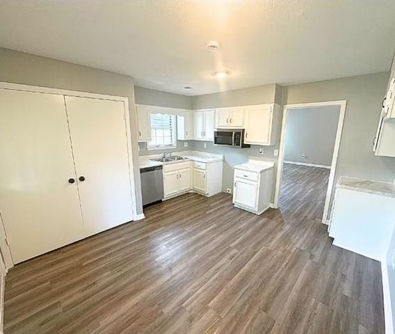 2293 HOMETOWN DR, Memphis, TN 38133