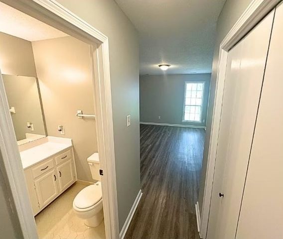 2293 HOMETOWN DR, Memphis, TN 38133