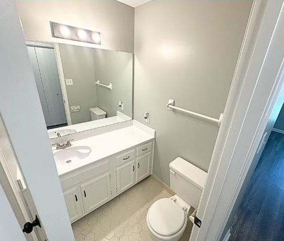 2293 HOMETOWN DR, Memphis, TN 38133