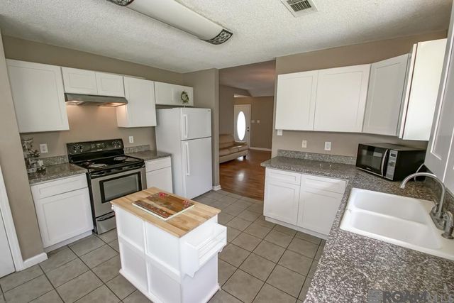 25790 Oak Alley Dr, Holden, LA 70744