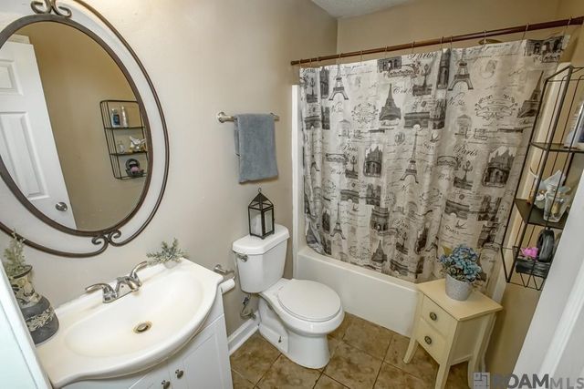 25790 Oak Alley Dr, Holden, LA 70744