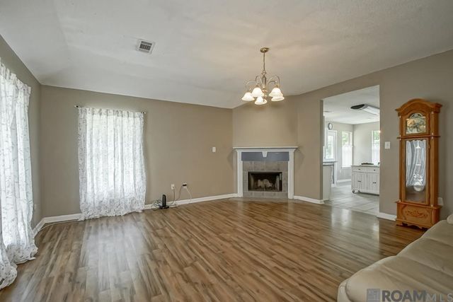 25790 Oak Alley Dr, Holden, LA 70744