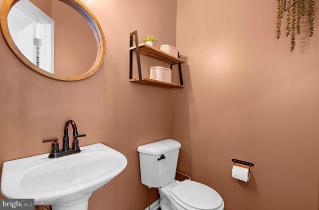 1601 SAILAWAY CIR, Essex, MD 21221