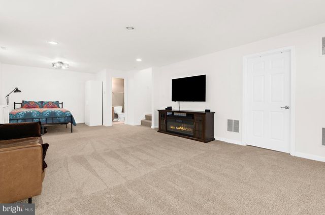 1601 SAILAWAY CIR, Essex, MD 21221
