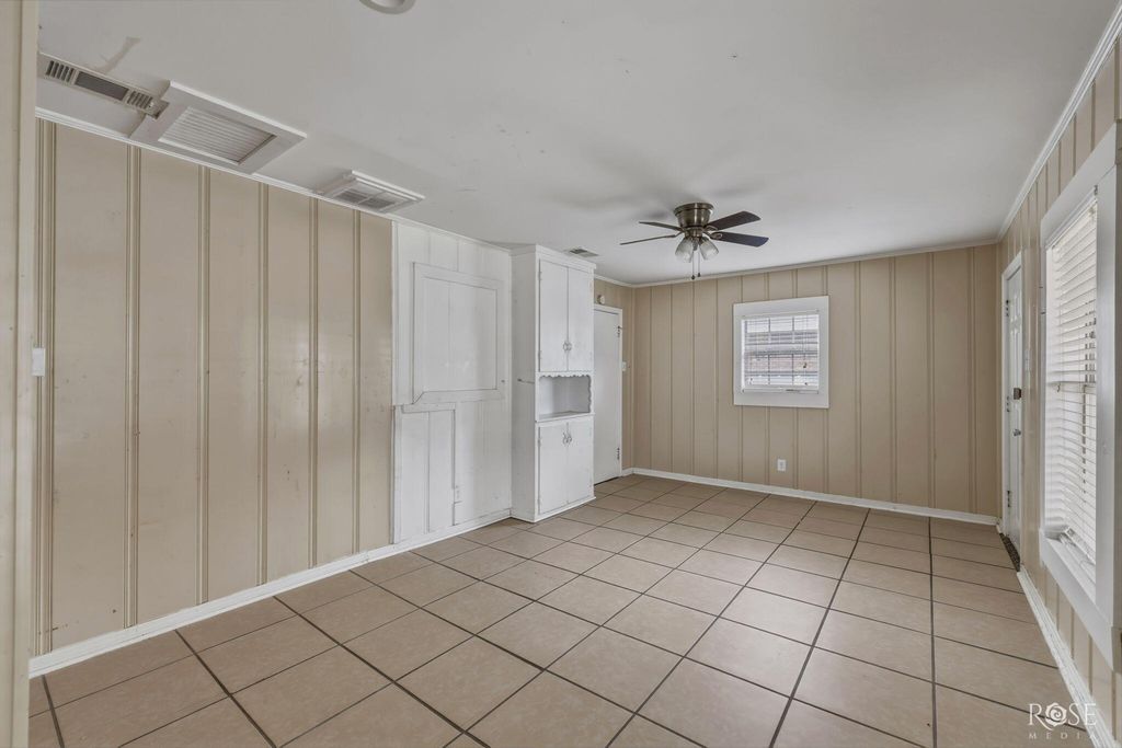 Image 11 of property listing at 421 Alexander Street, San Angelo, TX 76901
