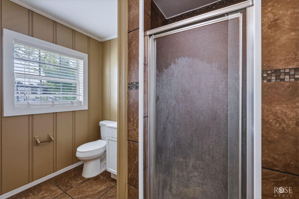 Image 12 of property listing at 421 Alexander Street, San Angelo, TX 76901