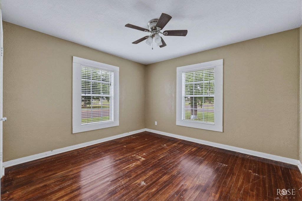 Image 14 of property listing at 421 Alexander Street, San Angelo, TX 76901