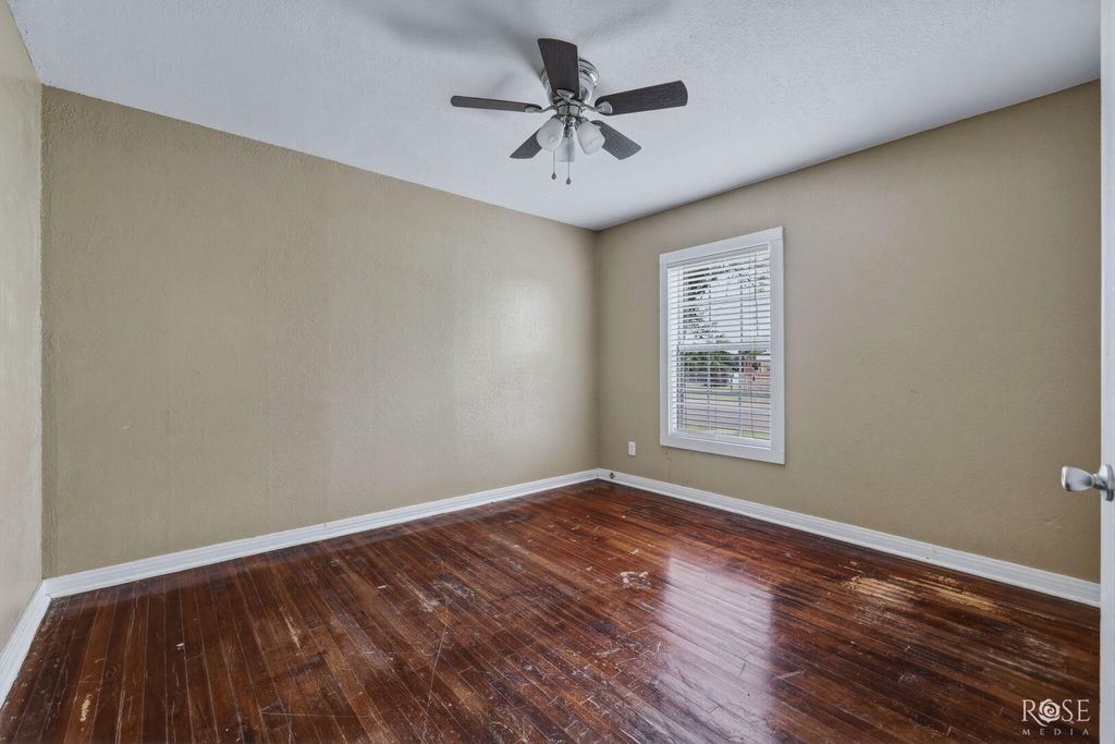 Image 16 of property listing at 421 Alexander Street, San Angelo, TX 76901