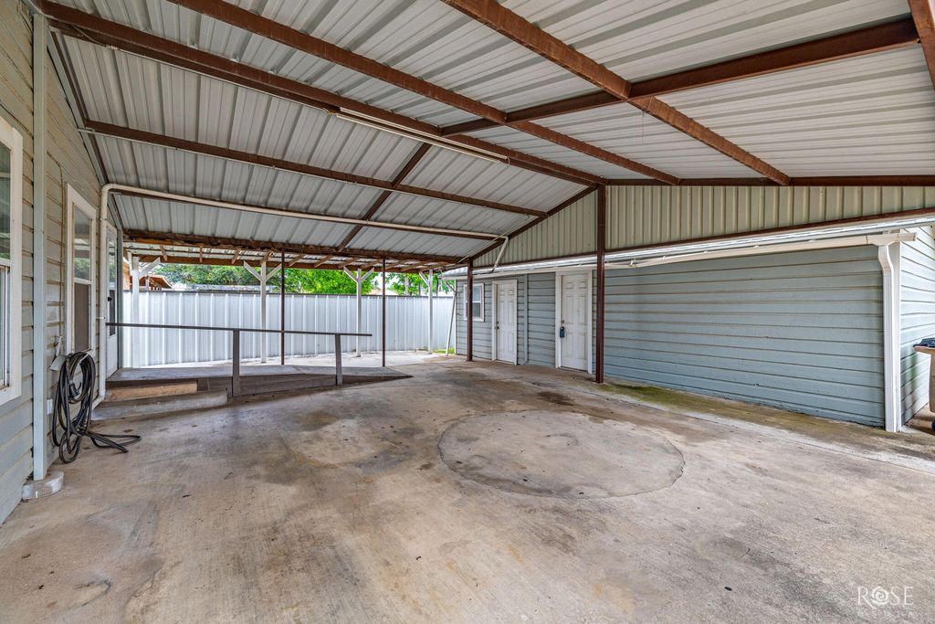 Image 18 of property listing at 421 Alexander Street, San Angelo, TX 76901
