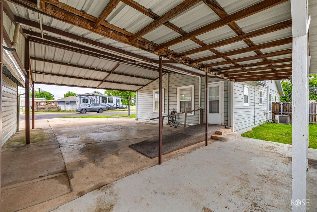 Image 19 of property listing at 421 Alexander Street, San Angelo, TX 76901