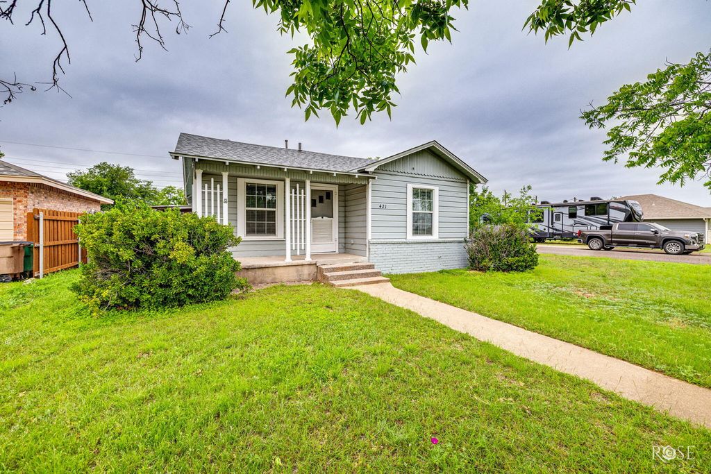 Image 2 of property listing at 421 Alexander Street, San Angelo, TX 76901