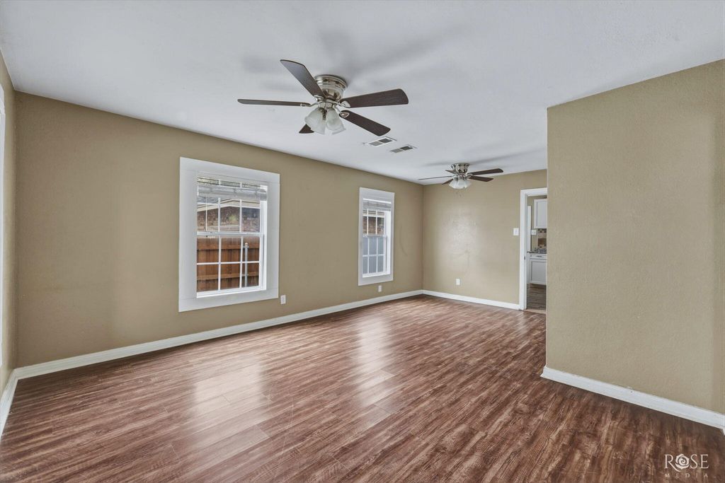 Image 3 of property listing at 421 Alexander Street, San Angelo, TX 76901