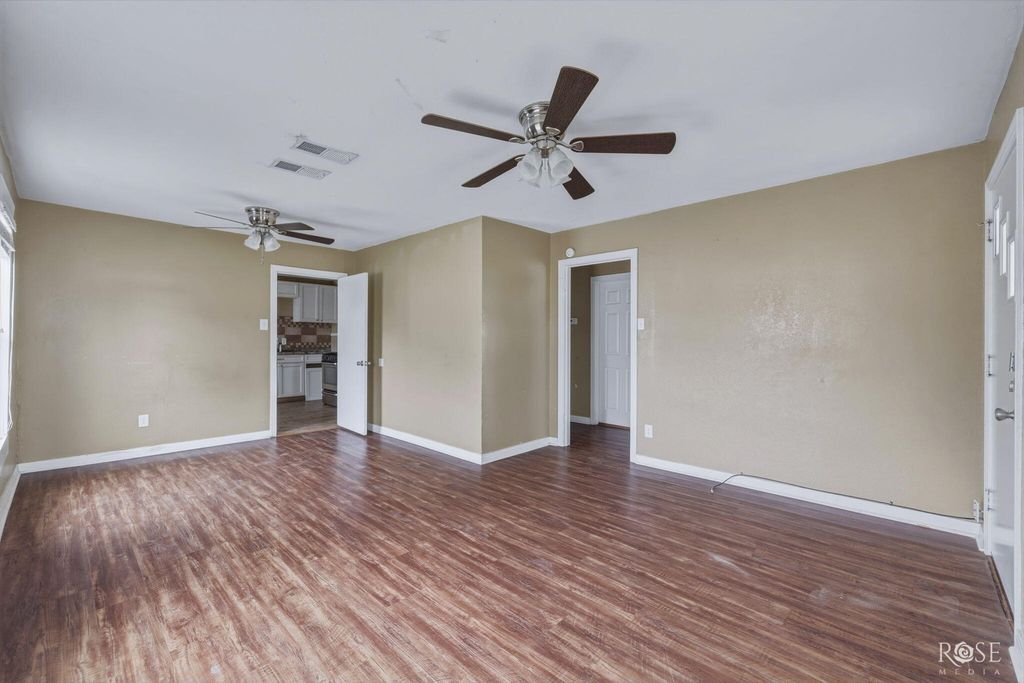 Image 4 of property listing at 421 Alexander Street, San Angelo, TX 76901