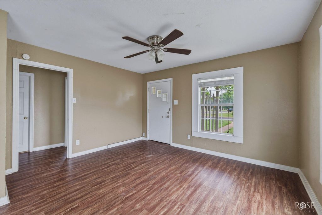 Image 5 of property listing at 421 Alexander Street, San Angelo, TX 76901