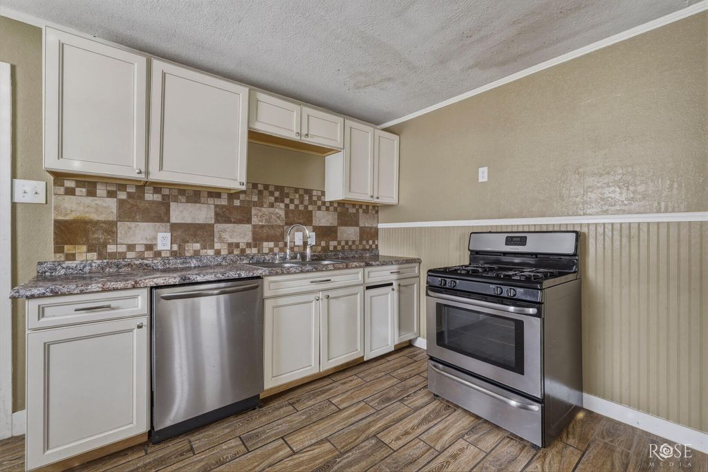Image 7 of property listing at 421 Alexander Street, San Angelo, TX 76901