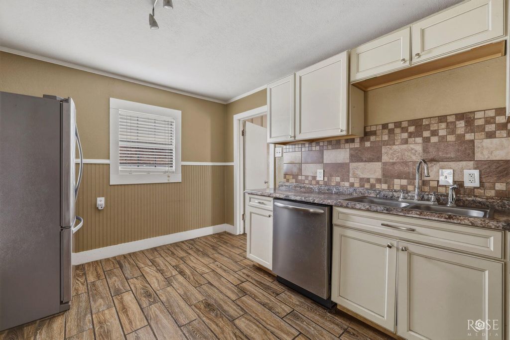 Image 8 of property listing at 421 Alexander Street, San Angelo, TX 76901