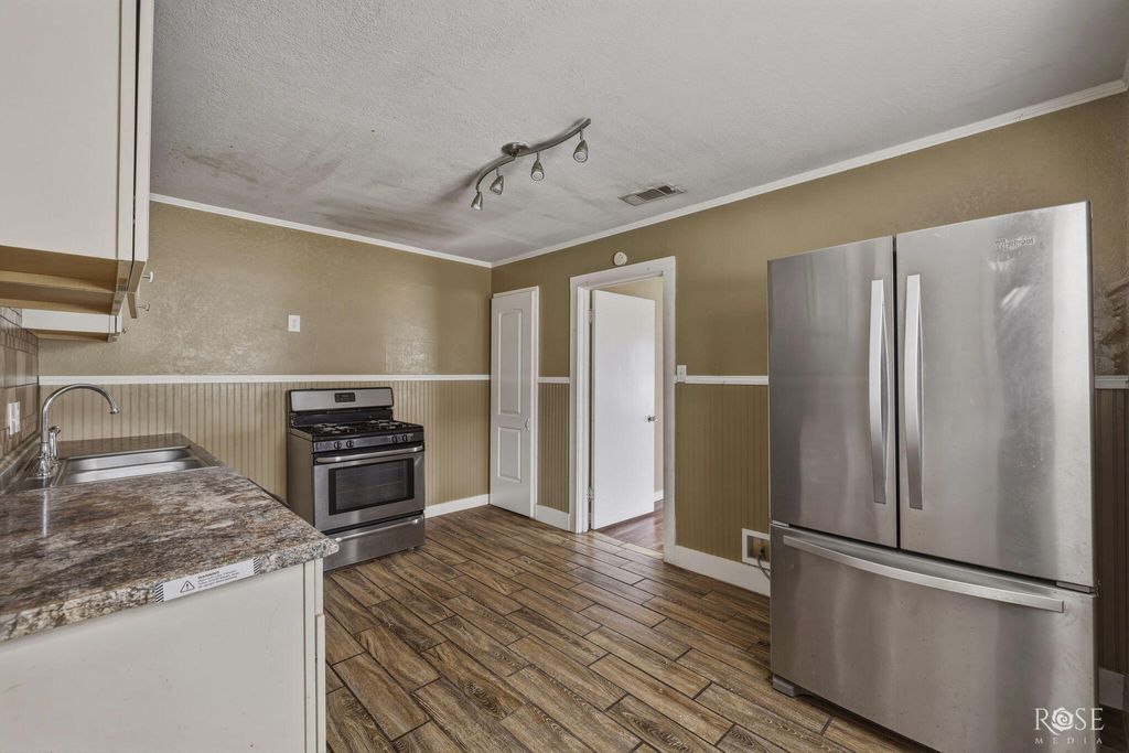 Image 9 of property listing at 421 Alexander Street, San Angelo, TX 76901